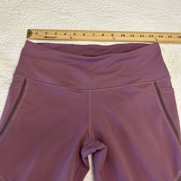 Victoria Secret Sport-Raspberry Colored Athletic Leggings w/Pockets.Size Medium. - Picture 4 of 6